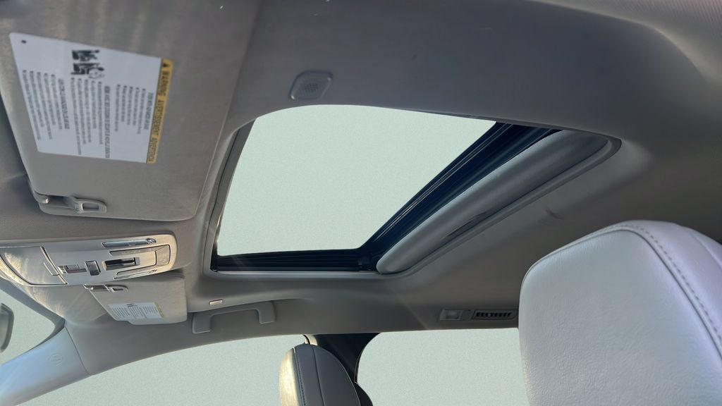 Certified 2025 Toyota Sienna XLE FWD image 17