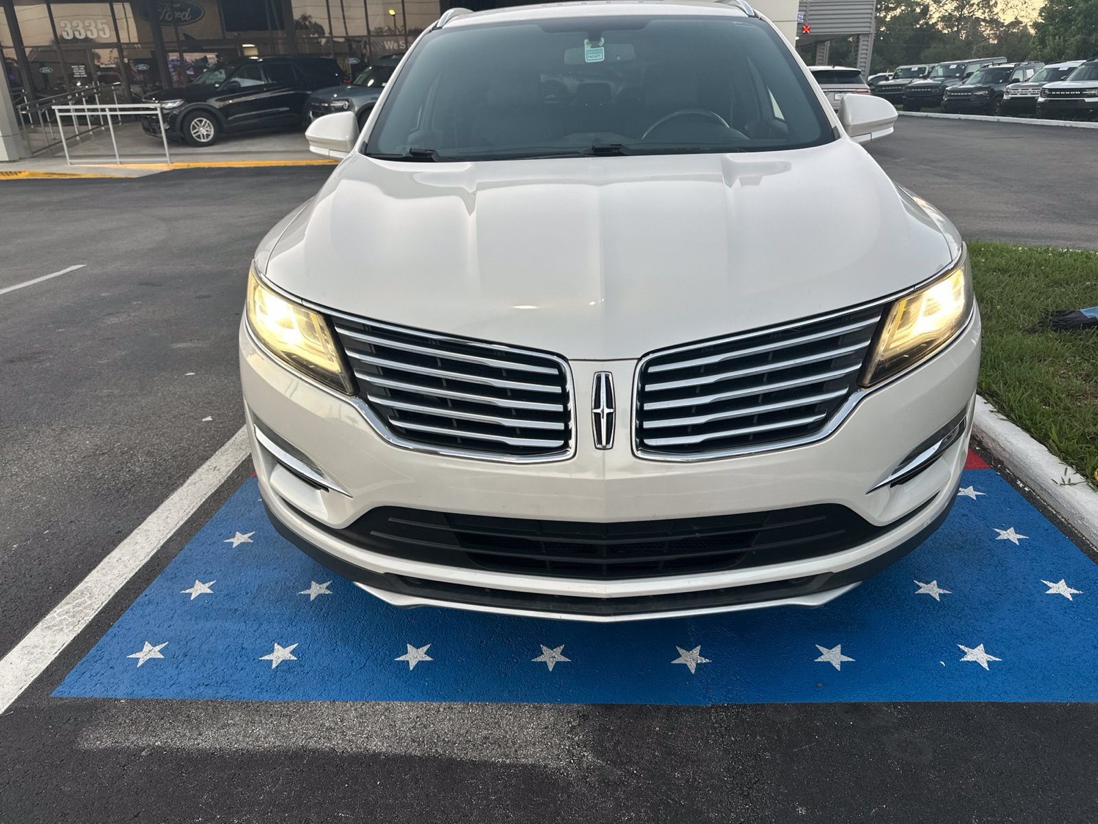Used 2018 Lincoln MKC Premiere FWD image 2