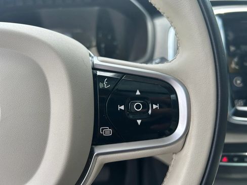 Used 2020 Volvo XC90 T5 Momentum w/ Protection Package Premier FWD image 16