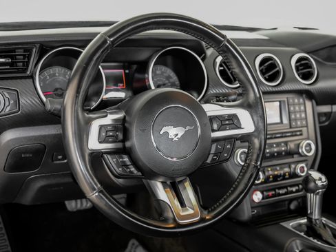 Used 2018 Ford Mustang Coupe RWD image 14