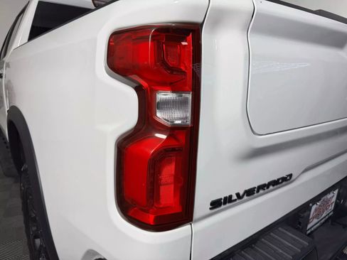 Used 2024 Chevrolet Silverado 1500 ZR2 w/ Technology Package image 31