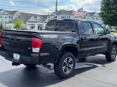 Used 2019 Toyota Tacoma TRD Sport AWD/4WD image 5