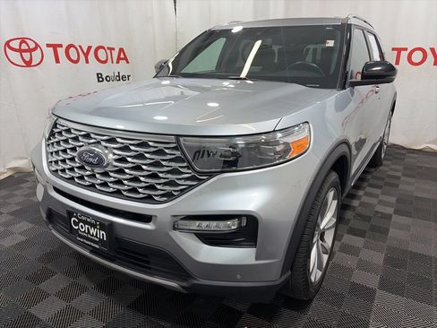 Used 2023 Ford Explorer Platinum w/ Technology Package AWD/4WD image 3
