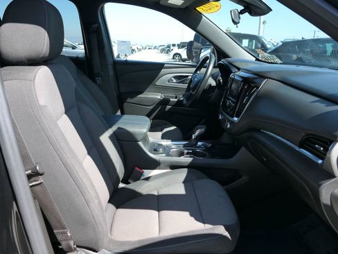 Used 2023 Chevrolet Traverse LT image 24