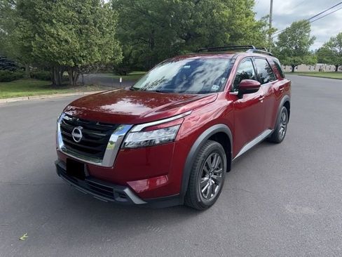 Used 2022 Nissan Pathfinder SV w/ SV Premium Package AWD/4WD image 3