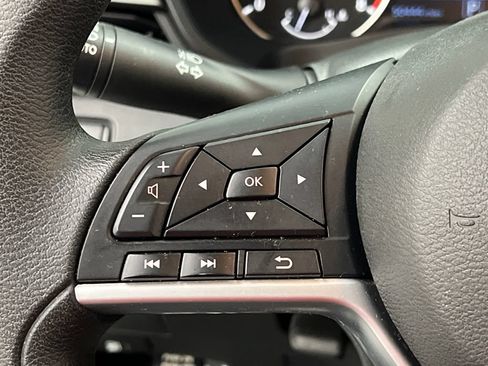 Used 2025 Nissan Altima 2.5 SV FWD image 43