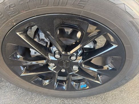 Used 2022 Jeep Wrangler Unlimited Sahara image 3