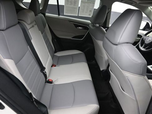 Used 2022 Toyota RAV4 XLE Premium AWD/4WD image 17