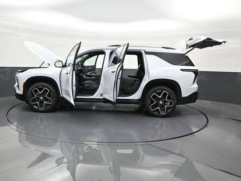 Used 2026 Chevrolet Traverse High Country FWD image 36