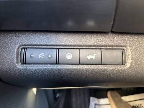 Used 2025 Nissan Pathfinder SL image 17