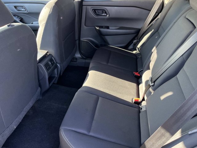 Used 2024 Nissan Rogue S AWD/4WD image 17