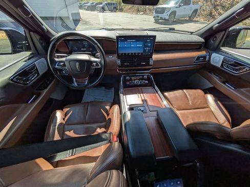 Used 2023 Lincoln Navigator Reserve AWD/4WD image 30