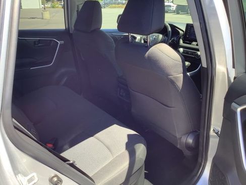 Used 2022 Toyota RAV4 LE AWD/4WD image 32