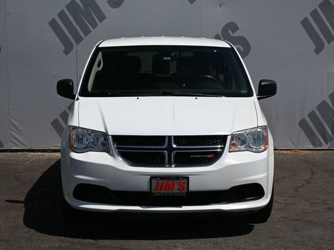Used 2019 Dodge Grand Caravan SE w/ UConnect Hands-Free Group FWD image 2