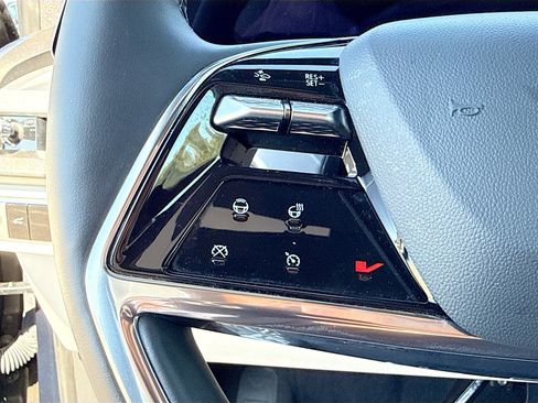 Used 2026 Cadillac Vistiq Luxury image 38