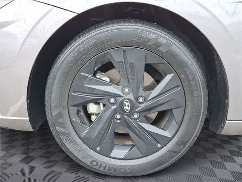Used 2023 Hyundai Elantra SEL w/ Preferred Accessory Package image 8