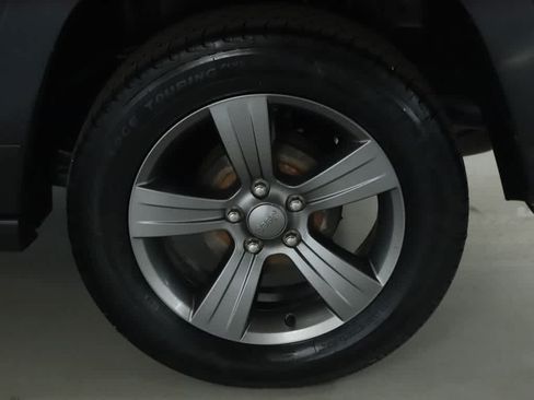 Used 2014 Jeep Patriot High Altitude FWD image 40