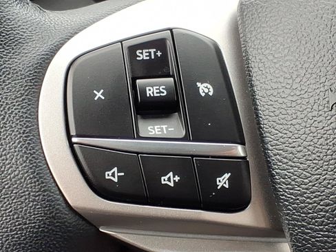 Used 2024 Ford Explorer XLT w/ Equipment Group 202A AWD/4WD image 26