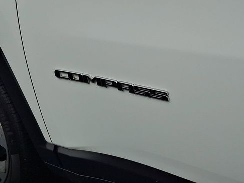 Used 2022 Jeep Compass Limited AWD/4WD image 29