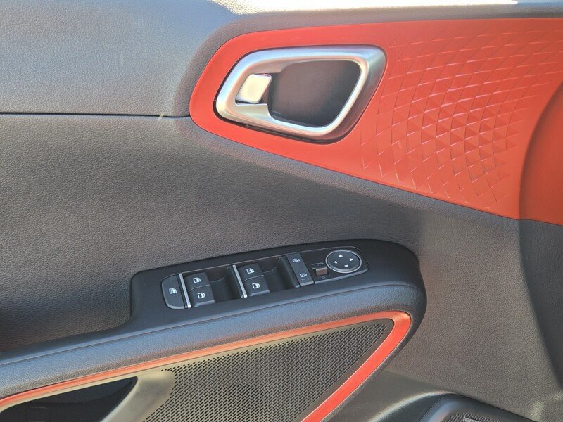 Certified 2025 Kia Soul GT-Line w/ GT-Line Technology Package FWD image 18