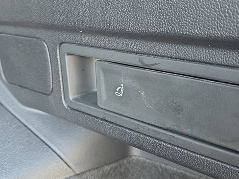 Used 2024 Volkswagen Tiguan SE FWD image 32