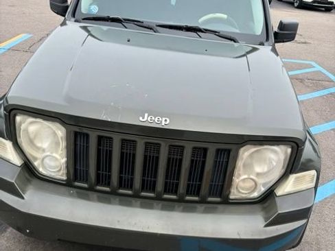 Used 2009 Jeep Liberty Sport AWD/4WD image 2