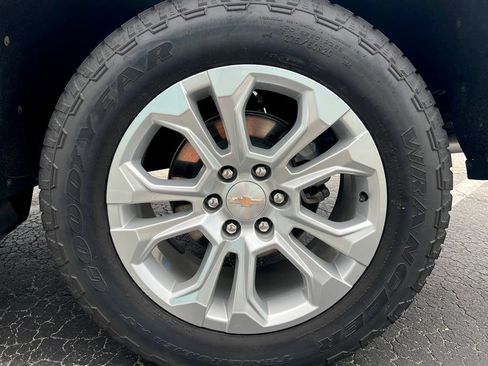 Used 2025 Chevrolet Silverado 1500 LTZ AWD/4WD image 20