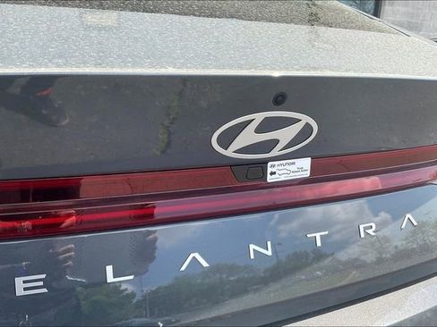 New 2025 Hyundai Elantra Limited image 18