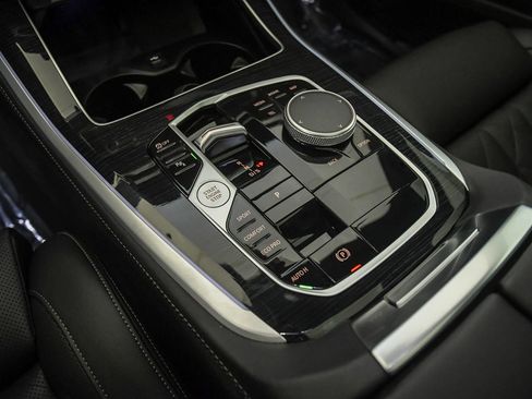 Used 2025 BMW X5 sDrive40i w/ M Sport Package RWD image 19