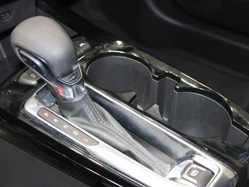 Used 2025 Chevrolet Trax LT image 37