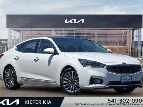 Used 2017 Kia Cadenza Premium w/ Luxury Package FWD image 1