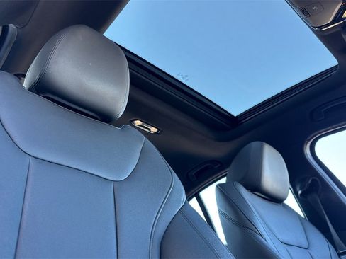 Used 2019 BMW 330i Sedan w/ Convenience Package image 19