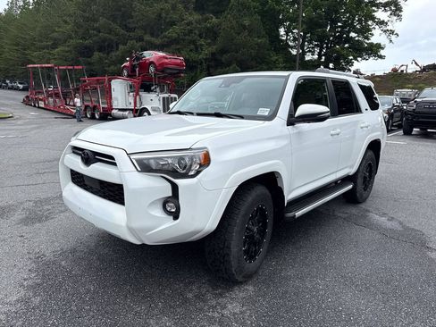 Used 2022 Toyota 4Runner SR5 Premium AWD/4WD image 3