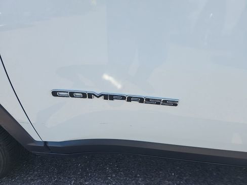 Used 2024 Jeep Compass Latitude AWD/4WD image 8