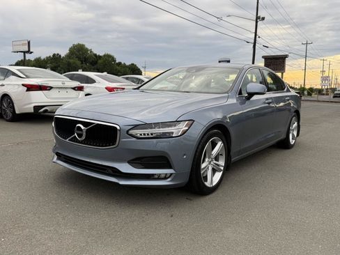 Used 2017 Volvo S90 T5 Momentum w/ Convenience Package FWD image 3
