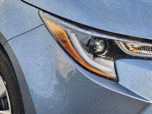 Used 2025 Toyota Corolla LE FWD image 5