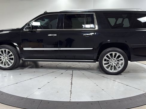 Used 2019 Cadillac Escalade ESV Premium Luxury image 8