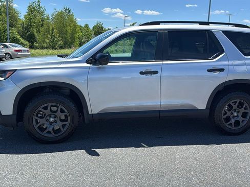 Certified 2025 Honda Pilot TrailSport image 13