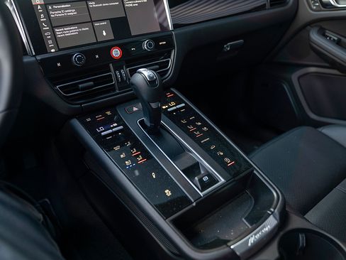 Certified 2026 Porsche Macan Turbo AWD/4WD image 14