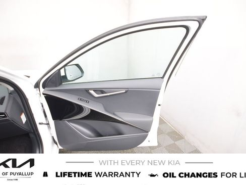 New 2026 Kia Niro EX image 15