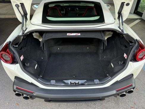 Used 2020 Ferrari Portofino image 47