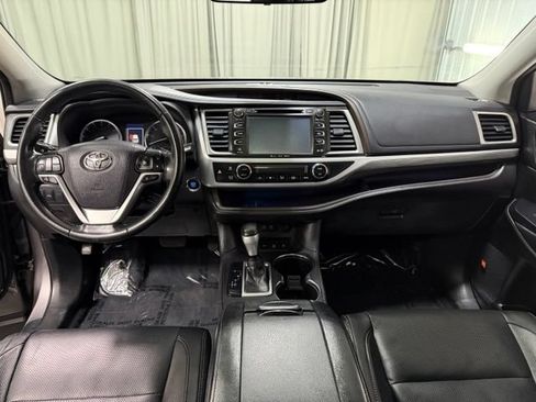 Used 2018 Toyota Highlander Limited AWD/4WD image 13