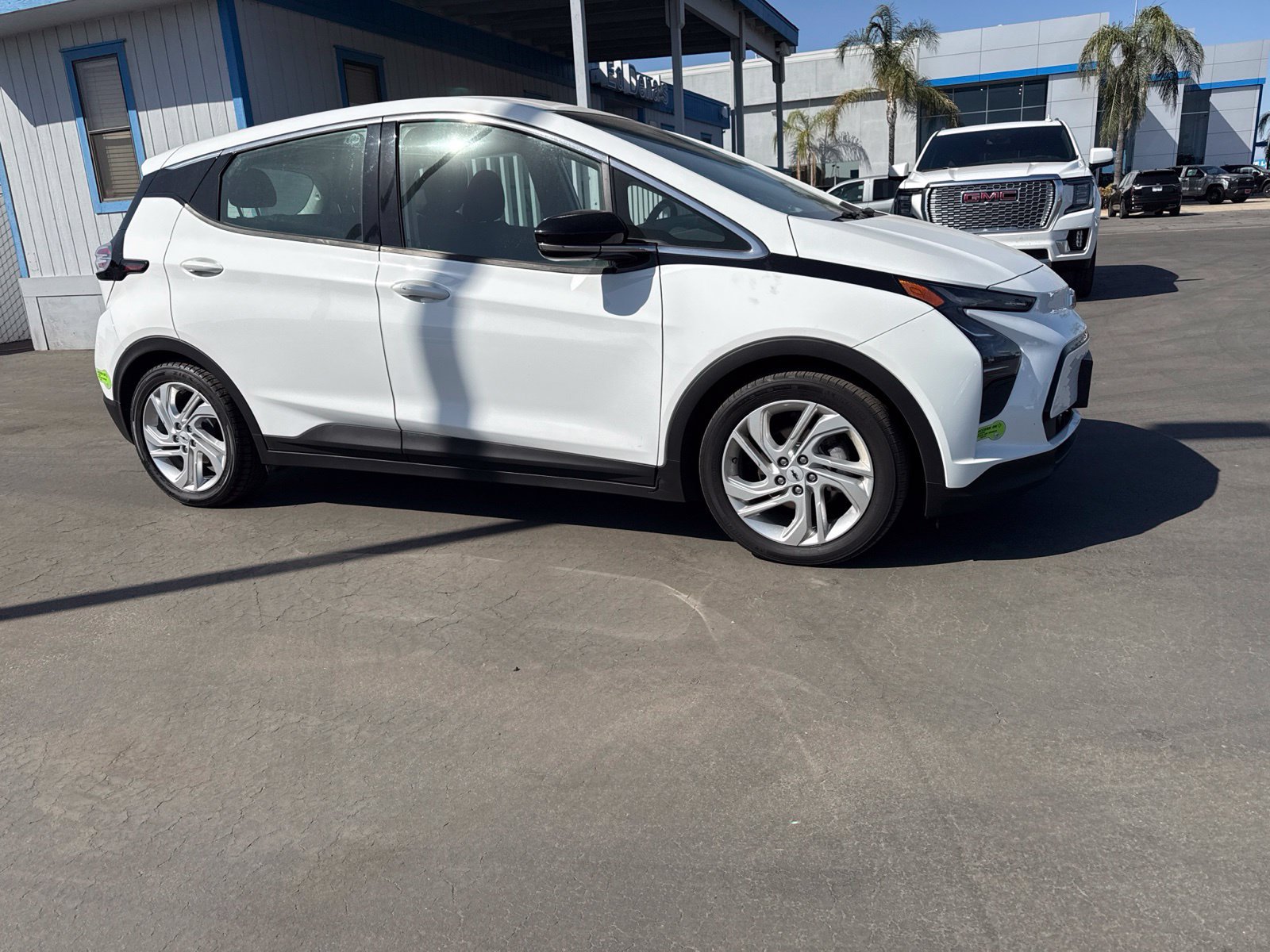 Used 2023 Chevrolet Bolt LT FWD image 1