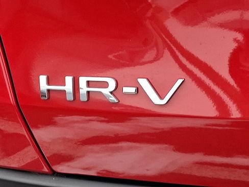 Certified 2025 Honda HR-V Sport image 32