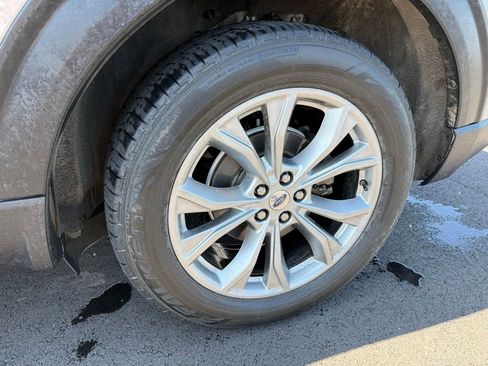 Used 2020 Ford Explorer XLT w/ Equipment Group 202A AWD/4WD image 30
