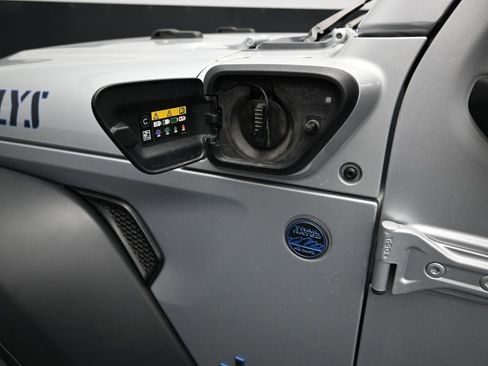 Used 2023 Jeep Wrangler Unlimited image 19