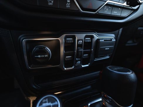 Used 2020 Jeep Gladiator Sport w/ Quick Order Package 24S image 16