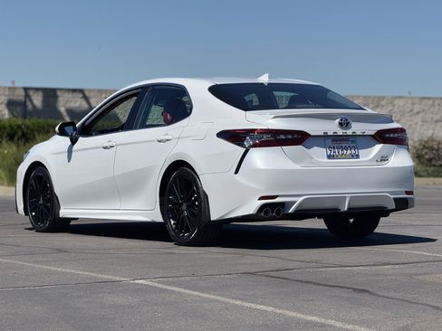 Used 2022 Toyota Camry XSE FWD image 5