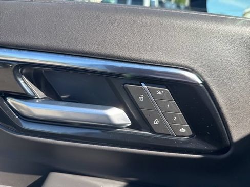Used 2026 Chevrolet Suburban High Country AWD/4WD image 32