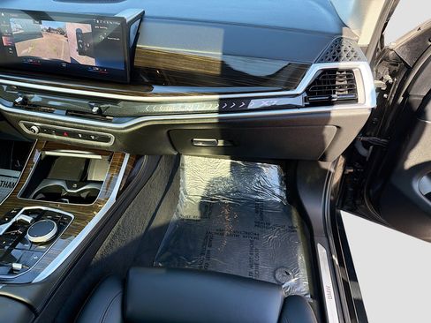 Used 2023 BMW X7 xDrive40i image 17